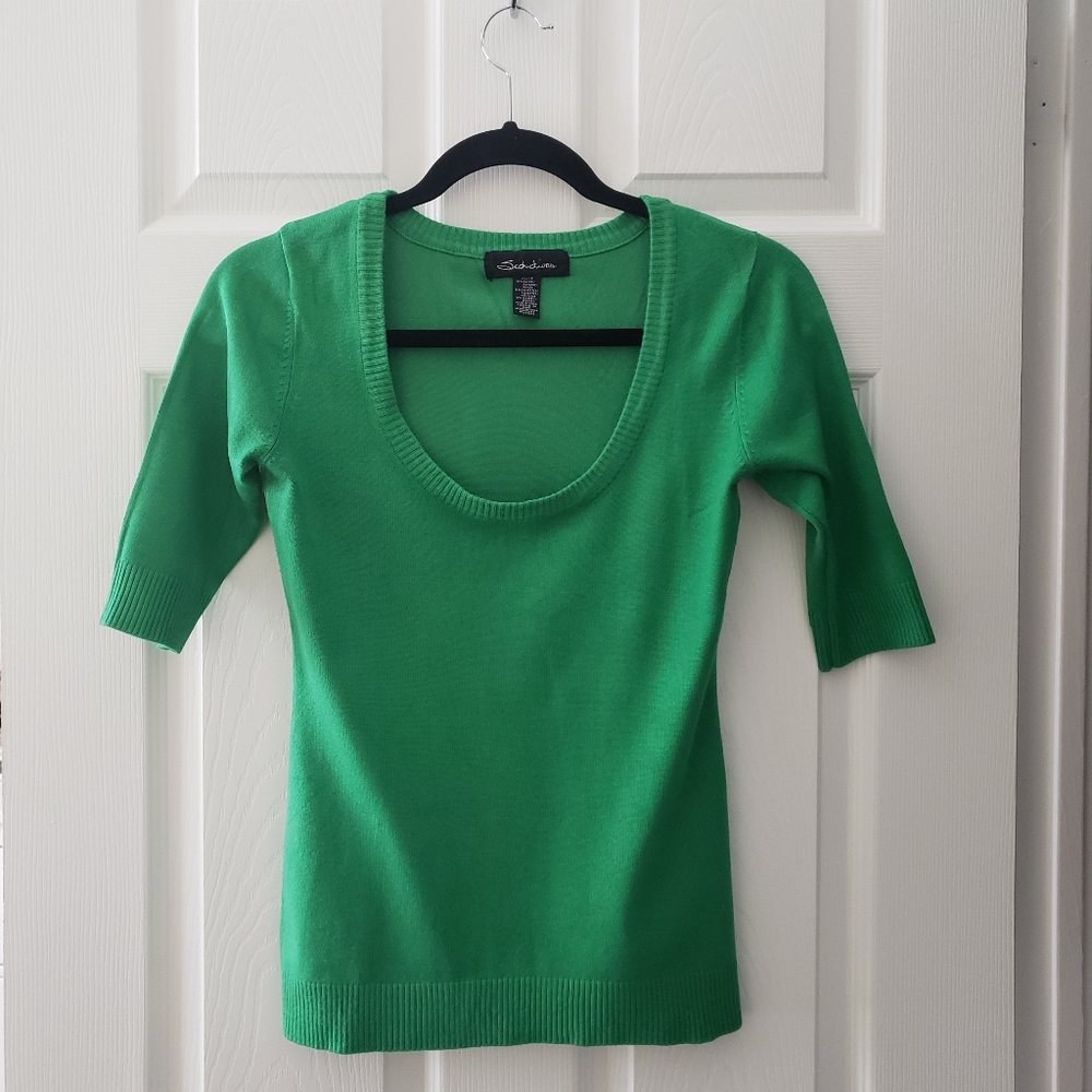 Green sweater with 3/4 sleeves